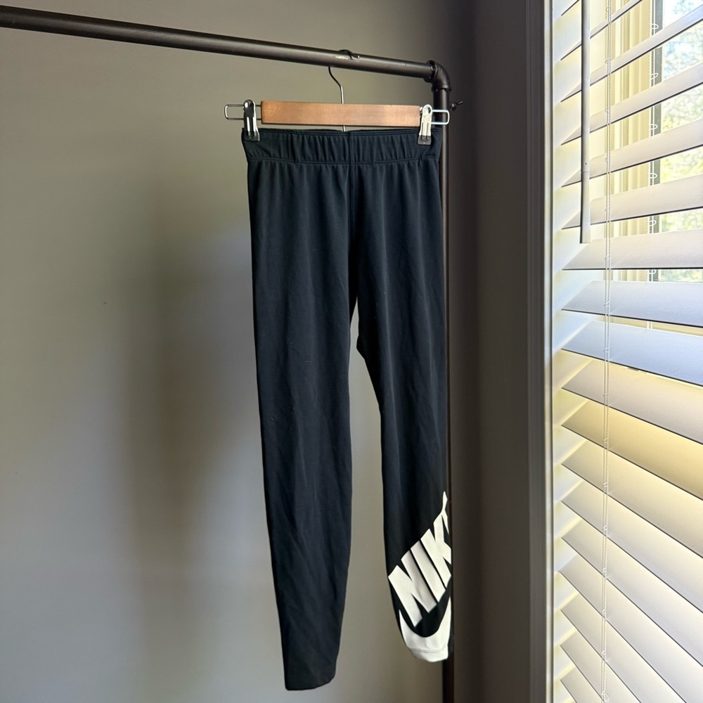 Nike black essential high-waisted leggings